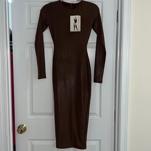 Never worn beautiful classy midi dress!
